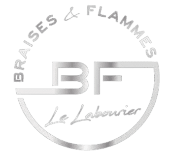 Braises et flammes dans un poêle à bois à Pontivy